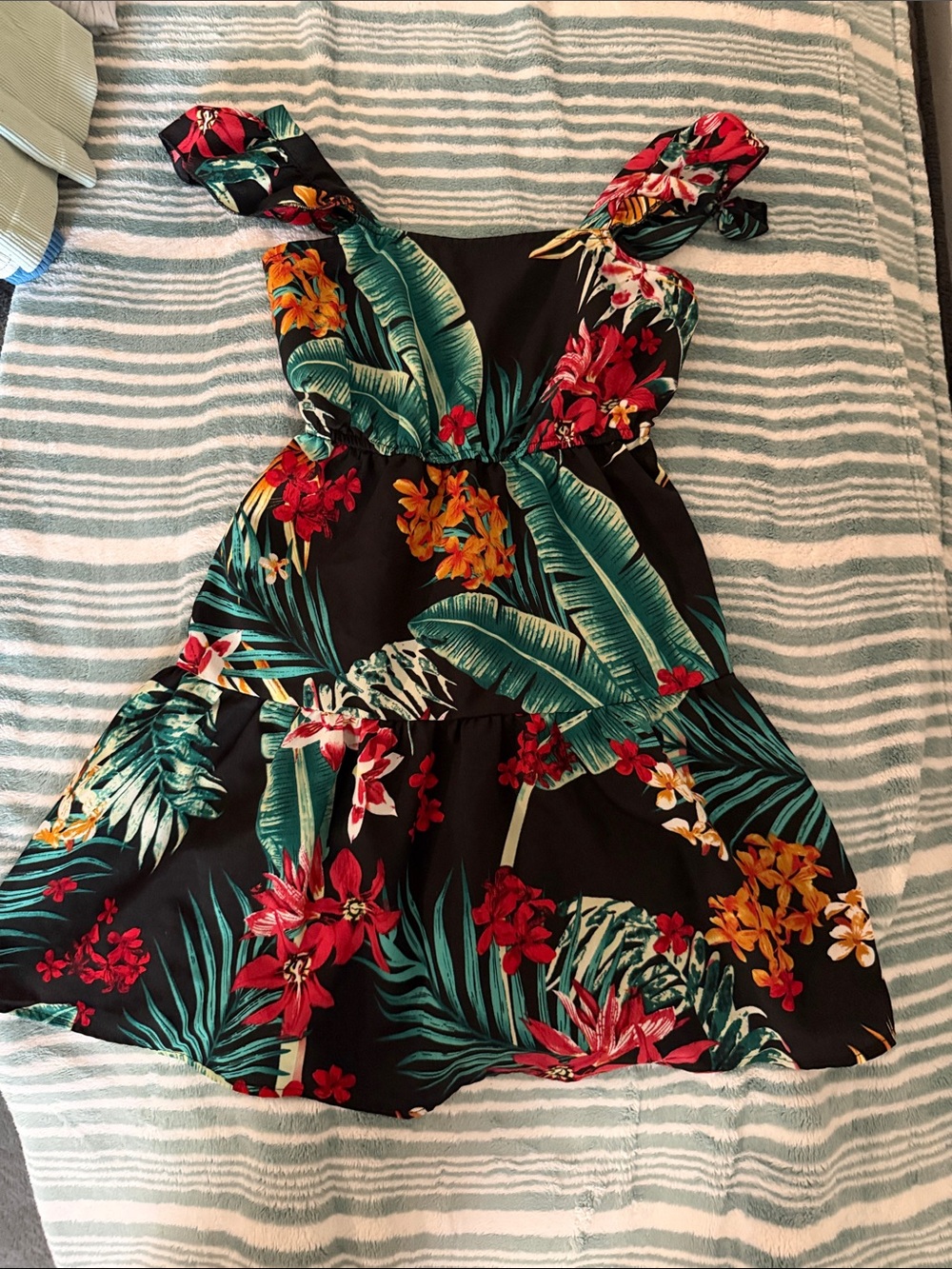 SHEIN Black Tropical Floral Girls' dress with Green Leaves & Red Flowers